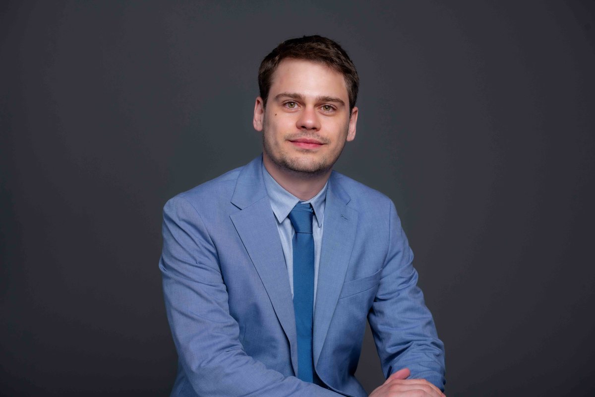 Dr. Rodrigo Aguiar em atendimento